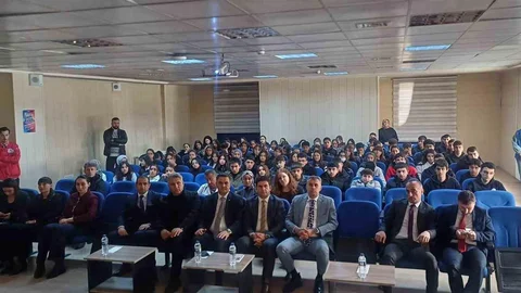 Hakkari'de Gençler Teknolojiyle Buluşuyor