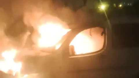 Adana'da Park Halindeki Araç Yandı