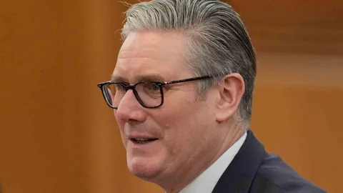 İngiltere Başbakanı Starmer İstifa Çağrılarına Yanıt Verdi