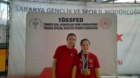Köyceğizli Yüzücü Elif Oral Madalyaları Topladı