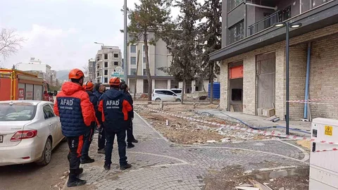 Adıyaman'da Çatıda Eylem Yapan İşçiler