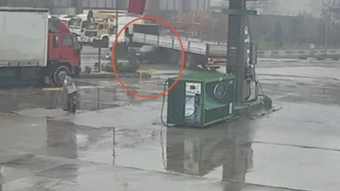 Turgutlu'da Tır ile Otomobil Çarpıştı