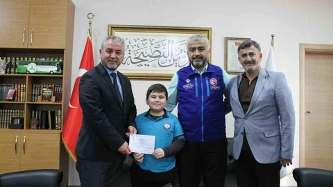 Minik Alparslan'dan Örnek Davranış