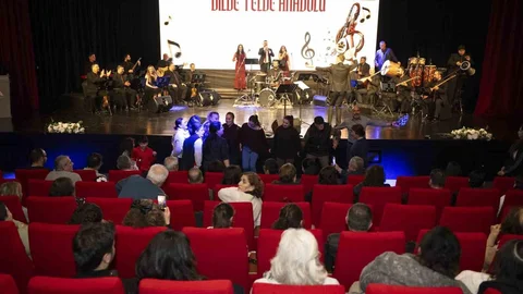 Mersin’de Türkülerle Coşkulu Bir Akşam