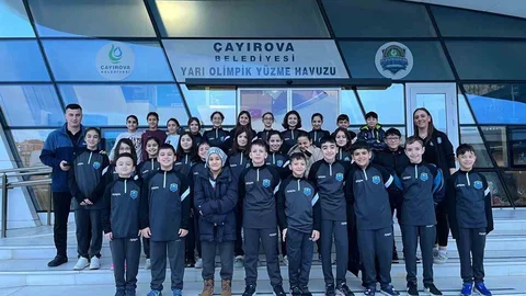 Çayırova'da Yüzme Başarısı