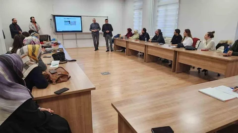 Kütahya'da Öğretmenlere Proje Eğitimi Başladı