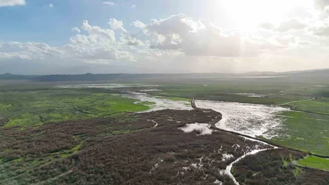 Marmara Gölü'nde Su Girişi Başladı