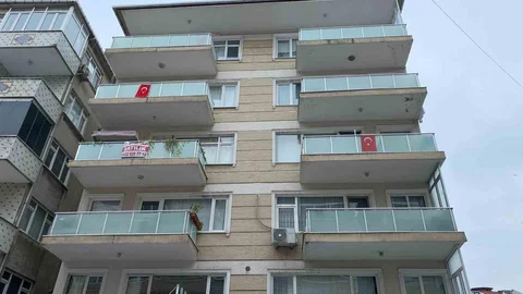 Küçükçekmece'de İstinat Duvarı Çöktü