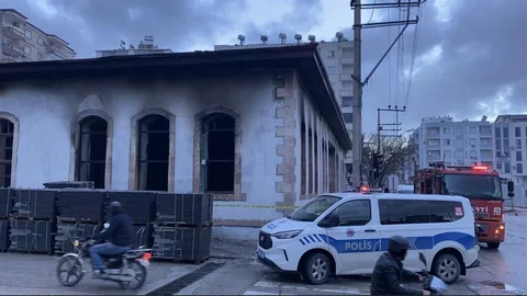 Osmaniye'de Tarihi Okulda Yangın Çıktı