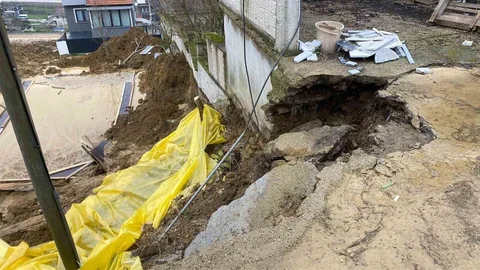 Kocaeli'nde İnşaat Kazısında Çökmeler Oldu