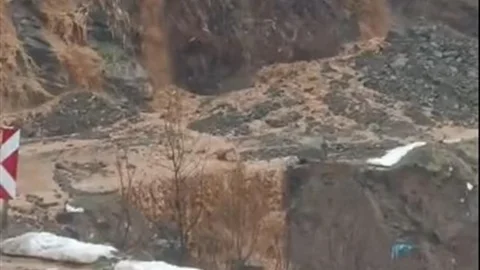 Hakkari'de Heyelan Olayı Yaşandı