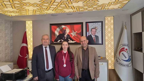 Senanur Amuroğlu Tekvando'da Başarı Elde Etti