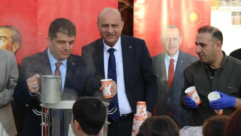 AK Partili Tarsus İlçe Başkanı Fevzi İnan, Öğrencilere Çorba Dağıttı...