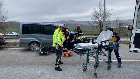 Çorum'da Minibüs Tırla Çarpıştı