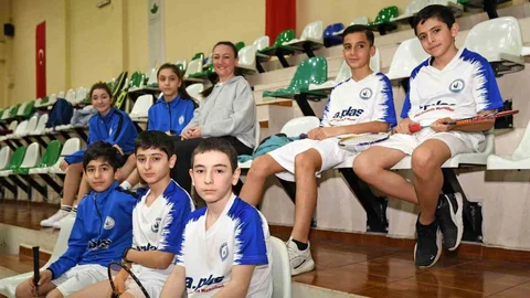 Osmangazi’de Badminton Müsabakaları Yapıldı