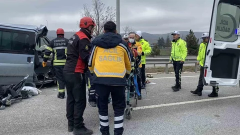Çorum'da Minibüs Kazası
