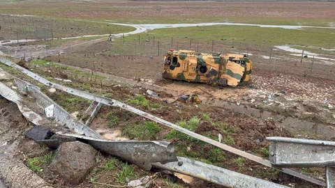 TAG Otoyolu'nda Askeri Araç Devrildi