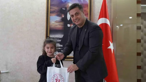 Manisa'da Minik Satranççiye Övgü