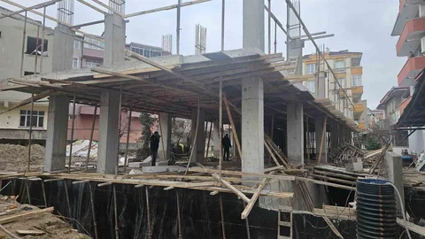 Tekirdağ'da İnşaattan Düşen İşçi Yaralandı