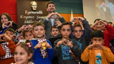 Tarsus Belediyesi'nden Çocuklara Büyük Mutluluk: Dilek Ağacı Projesiyle 50 Dilek Gerçekleşti