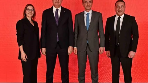 Mehmet Akif Üstündağ'dan Voleybol Mesajı