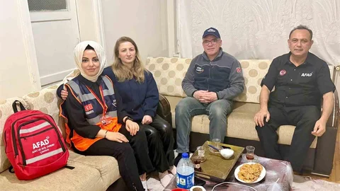 Tavşanlı'da AFAD Gönüllüleri Depremzedeleri Ziyaret Etti