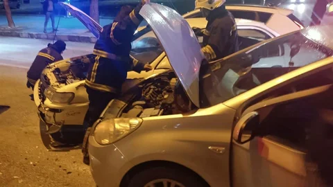 Erzincan'da İki Otomobil Çarpıştı