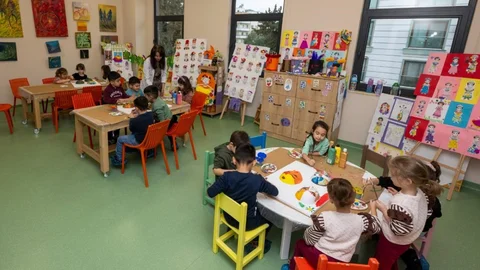 Silifke Çocuk Kampüsü Çocukların Gözdesi Oldu: Ücretsiz Atölyelerde Eğlenerek Öğreniyorlar!