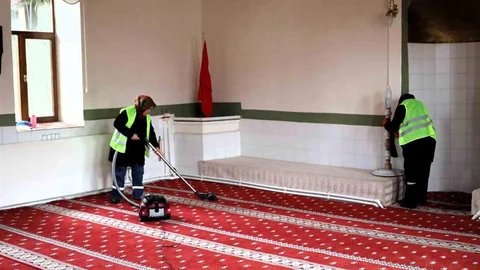 Bilecik'te Camiler İçin Temizlik Çalışması