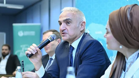 Bakan Ersoy Berlin'de Türkçe Öğrencileriyle Buluştu