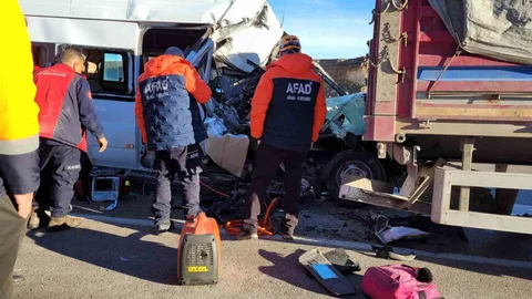 Kayseri'de Öğrenci Servisi Kazası