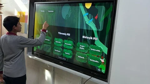 Sarıgöl'de Yeni Akıllı Tahtalar Kuruldu