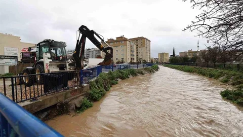 İzmir'de Sağanak Yağış Alarmı