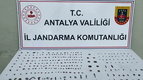 Antalya'da 281 Tarihi Eser Ele Geçirildi