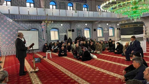 Umre Yolcularına Seminer Verildi