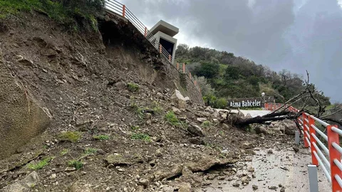 İzmir'de Toprak Kayması Olayı