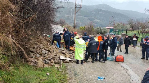Manisa'da İstinat Duvarı Çöktü