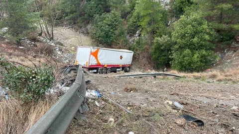 Adana'da Tır Kaza Yaptı