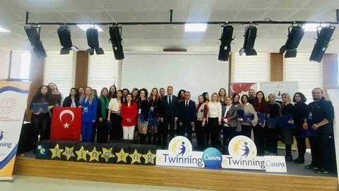 Aksu'da Öğretmenlere Dijital Eğitim Verildi