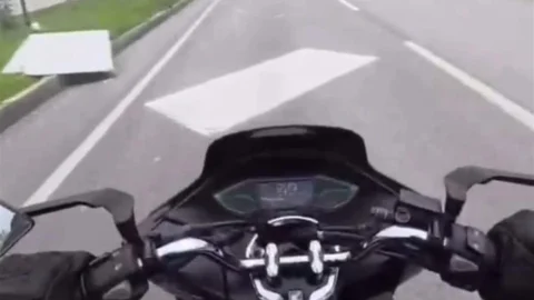 Bandırma'da Kamyonetten Alçıpan Düştü