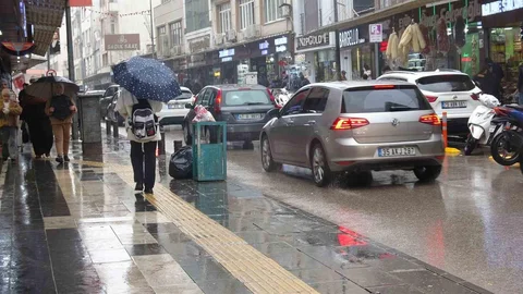 Kilis’te Sağanak Yağış Etkili Oluyor