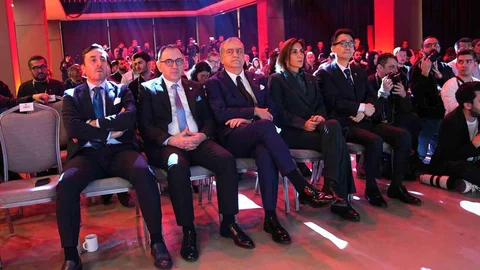 Beşiktaş'ta İmza Töreni Düzenlendi