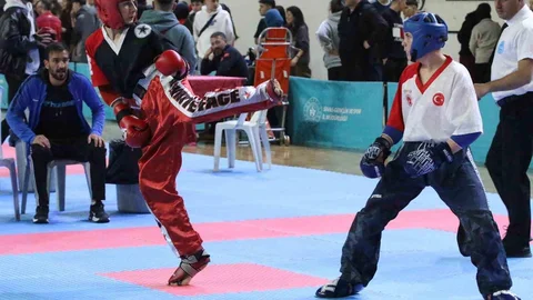 Kick Boks Türkiye Birinciliği Sivas'ta Başladı