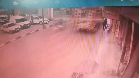 Manisa'da Lise Öğrencisi Kazadan Son Anda Kurtuldu