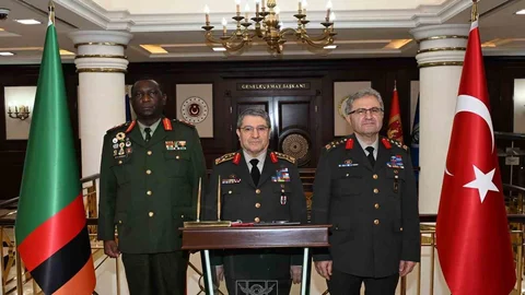 Genelkurmay Başkanı Bayraktaroğlu Zambiya'da Görüştü