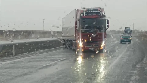 Karapınar'da Şiddetli Rüzgar ve Sağanak Yağış