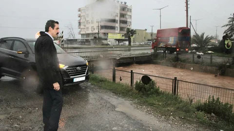 Bozyazı'da Devam Eden Sağanak Yagış Nedeniyle Kaymakam Topsakaloğlu, DSİ Yetkililerinden Bilgi Aldı