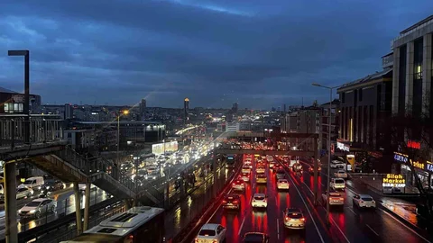 İstanbul'da Yağmurla Artan Trafik Yoğunluğu