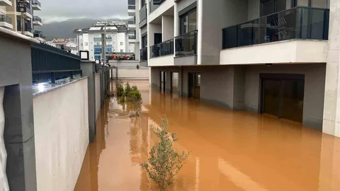 Alanya'da Oba Çayı Taştı