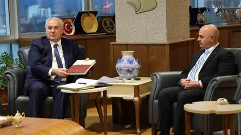 Akarca ve Rektör Sözbir Görüştü